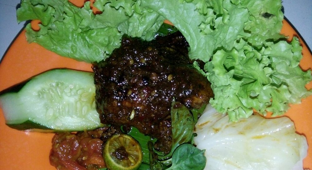 Ayam Bakar Bumbu Rujak, Pedas Manis yang Bikin Nambah