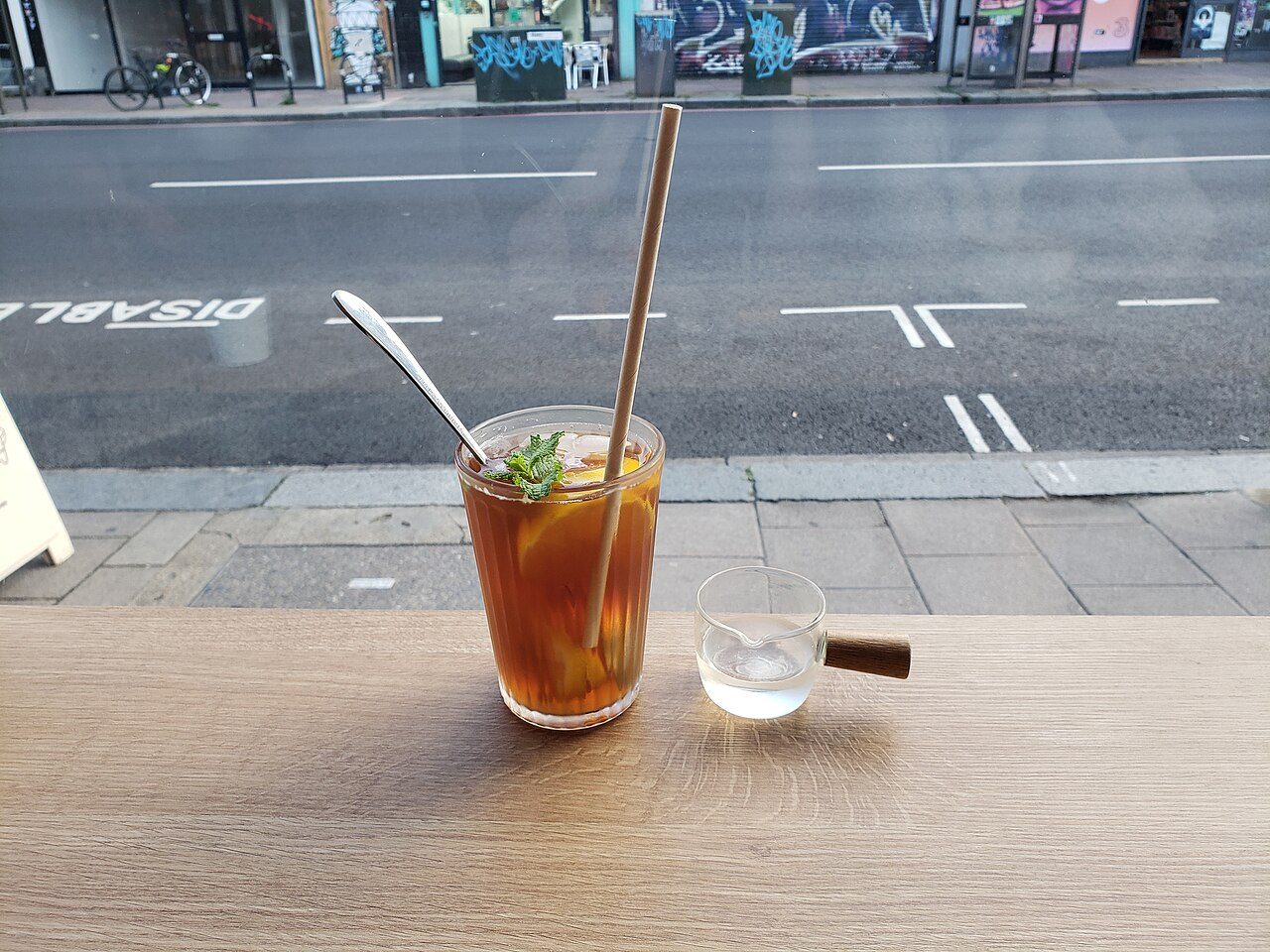 Es Teh Lemon Serai, Minuman Segar ala Kafe